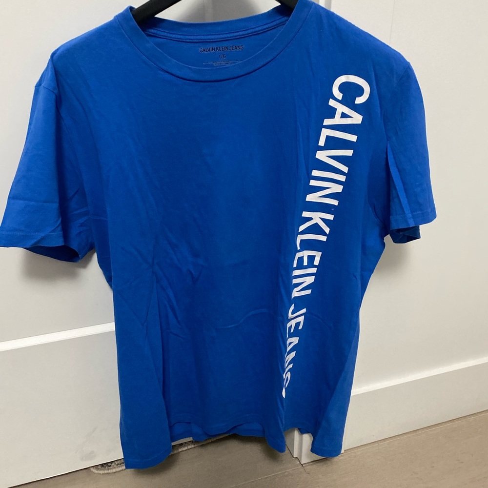 Men’s blue Calvin Klein tee shirt